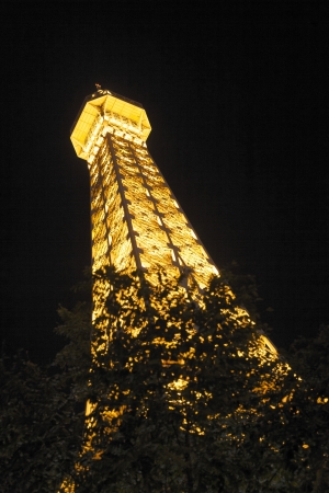 LAS VEGAS, NV - JUNE 15: Paris Las Vegas hotel and casino on June 15, 2012 in Las Vegas, Nevada, USA. It includes a half scale, 541-foot (165 m) tall replica of the Eiffel Towerのeditorial素材
