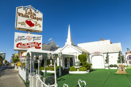 LAS VEGAS - JUNE 15: Little White Wedding Chapel on June 15, 2012 in Las Vegas, USA. ichael Jordan and Joan Collins married in that chapel.のeditorial素材