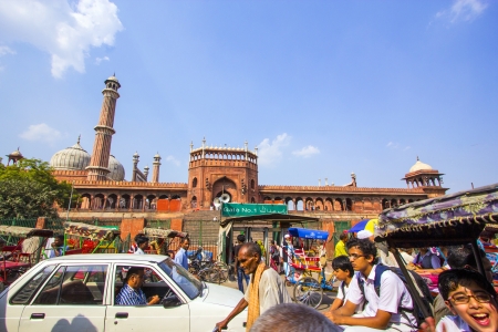 DELHI, INDIA - OCTOBER 15: people enter the Jama Masjid throug gate No 1 on October 15, 2012 in Delhi, India. The mosque is surrounded by markets and  trafic.のeditorial素材