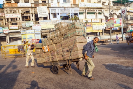DELHI, INDIA - NOV 9: Rickshaw rider transports heavy goods early morning on November 09,2011 in Delhi, India. Cycle rickshaws were introduced in to Delhi in the 1940のeditorial素材