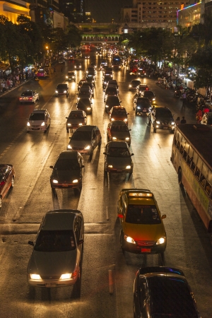 BANGKOK - MAY 5: heavy traffic at Main Road in Bangkok at night on may 05,2009 in Bangkok, Thailand.  It is already one of the world's most polluted cities and pollution by car emissions is one main reason.のeditorial素材