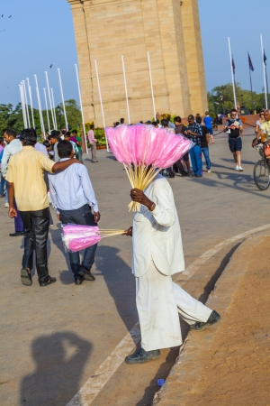 DELHI, INDIA - OCT 16: sales people at India gate offer cotton candy to indian tourists on OCT 16, 2012 in Delhi, India. India gate is the symbol for the British retreatment and a must to see for any indian.のeditorial素材