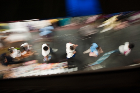 BANGKOK - MAY 6: people hurry along the sidewalk on May 6, 2009 in Bangkok Thailand. The population is 8280925 in 2012 in Bangkok and encreases about 7 percent per year.のeditorial素材
