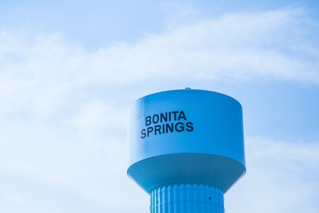 BONITA SPRINGS, USA - JULY 27  blue painted Water Tower on June 27,2013 in Bonita Springs, USA    Built in 1982, sky, the water tower stands at 156 feet のeditorial素材