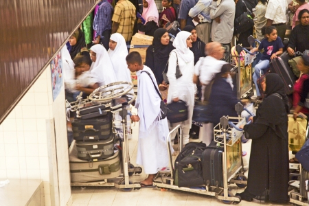 COLOMBI, SRI LANKA - AUGUST 21: people at check in the airport on August 21, 2005 in Colombo, Sri Lanka. Bandaranaike International Airport (BIA) is the only international airport in Sri Lanka.のeditorial素材