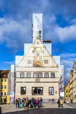 ROTHENBURG OB DER TAUBER, GERMANY - JAN 15. Tourists at the market place of Rothenburg ob der Tauber, Germany on January 15, 2014. The medieval town attracts over 2 million visitors every year.のeditorial素材
