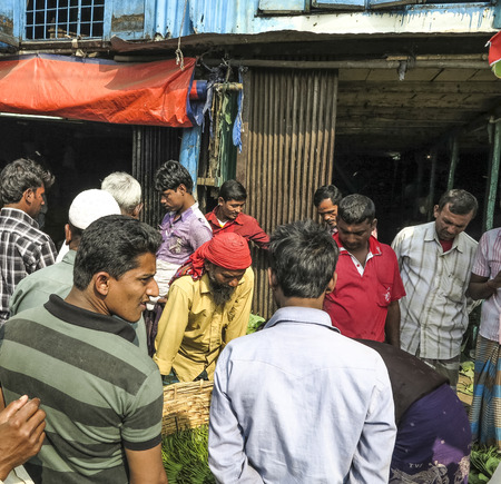 DHAKA, BANGLADESH - NOV 30: people at the old market selling fruits and vegetables on Nov 30, 2012 in Dakha, Bangladesh. 129 million people liveon less than USD2 a day.のeditorial素材