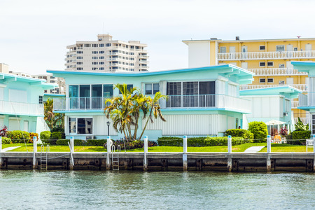 FORT LAUDERDALE, USA - AUG 1: Luxurious waterfront home on Aug 1, 2010 in Fort Lauderdale. There are 165 miles  of waterways within the city limits and 9,8 percent of the city is covered by water.のeditorial素材