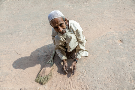 DELHI, INDIA - NOV 11, 2011: workers at Humayun's Tomb cleans the yard in Delhi, India. They also get alms by religious people. The tomb was built by Hamida Banu Begun in 1565-72 A.D..のeditorial素材