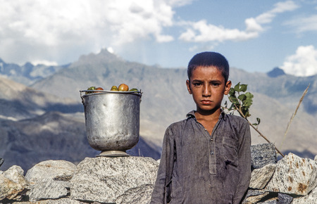 GILGIT, PAKISTAN - Juli 1: portrait of unknown working boy on Juli 1, 1988 in Gilgit, Pakistan. People suffer in that area because of the Afghanistan war.のeditorial素材