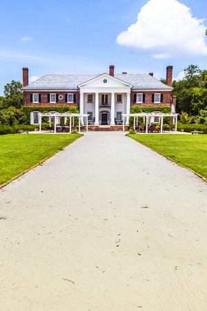 MOUNT PLEASANT, USA - JULY 21, 2010:  Boone Hall Plantation and Gardens in Mount Pleasant, USA. The House was built in 1933 in colonial revival style and is listed in the National Register of Historic places.のeditorial素材
