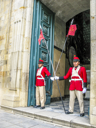 LA PAZ, BOLIVIA - JAN 21, 2015: Guard at the legislative Palace, seat of the government since 1905, on Plaza Murillo in the city center in La Paz, Boliviaのeditorial素材