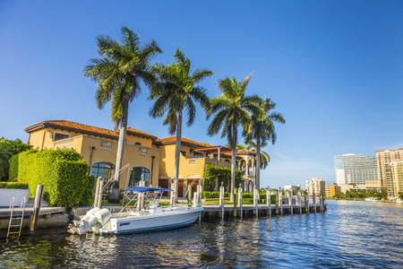 FORT LAUDERDALE, USA - AUG 20, 2014:  Boats at waterfront homes in Fort Lauderdale. There are 165 miles of waterways within the city limits.のeditorial素材