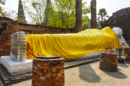 lying Buddha dressed in yellow scarf in temple Wat Yai Chai-mongkolのeditorial素材
