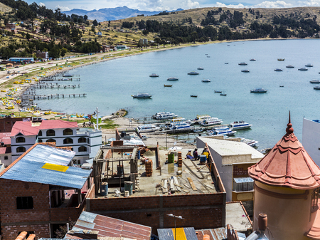 view of village of Juli at lake Titicacaのeditorial素材
