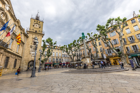 AIX EN PROVENCE, FRANCE - JULY 8, 2015: people enjoy sitting at the central place in Aix en provence at town hall square. The townhall was built in the 17th century.のeditorial素材