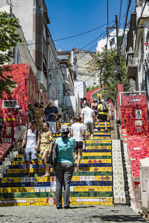 RO DE JANEIRO, BRAZIL - JAN 4, 2017: people at the Selaron Steps connecting Lapa and Santa Teresa Neighbourhoods.のeditorial素材