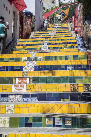 RO DE JANEIRO, BRAZIL - JAN 4, 2017: people at the Selaron Steps connecting Lapa and Santa Teresa Neighbourhoods.のeditorial素材