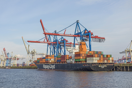 HAMBURG, GERMANY - AUG 2, 2017: ship of Hapag Lloyd is loaded with huge cranes in harbor of Hamburg.のeditorial素材