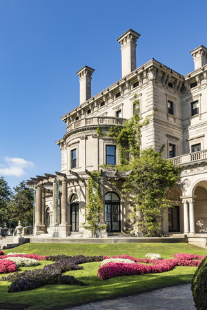 NEWPORT, USA - SEP 23, 2017: the breakers is an old Newport Vanderbilt Mansion  located on Ochre Point Avenue.  Open to public for entrance fee but still run by private owner.のeditorial素材