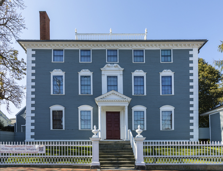 PORTSMOUTH, USA - SEP 27, 2017:  old historic house of William Whipple, a signer of the Declaration of Independence. The Moffatt-Ladd House from 1763 is one of America's finest Georgian  mansions.のeditorial素材
