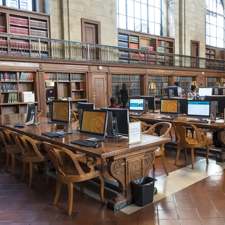 NEW YORK, USA - OCTOBER 5, 2017: Student into the national public library in New york city with nearly 53 million items, the NY Public Library is the second largest public library in the United Statesのeditorial素材