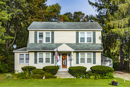 WILLIAMSTOWN, USA - SEP 21, 2017: typical wooden small farm house in victorian style in Bennington, Vermont, USA.  People decorate the house with stars and stripes and don't have a fence.のeditorial素材