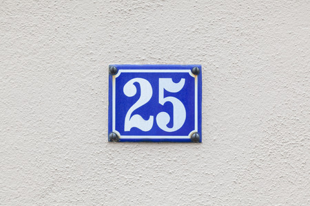 house number 25 at the wall for postal adressの写真素材