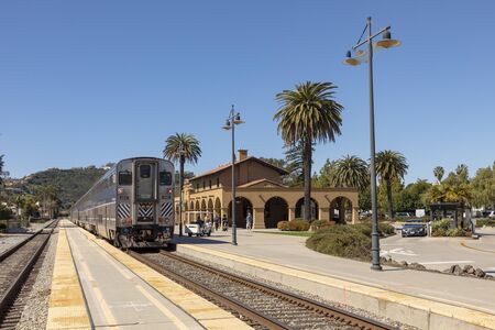 SANTA BARBARA, USA - MAR 16, 2019: the pacific surfliner train enters the station at Santa Barbara. The surfliner serves the Route San Diego to San Luis Obispo.のeditorial素材