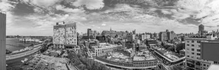 New York, USA - October 7, 2017: view to downtown Manhattan, New York from the end of the High line trail from the platform of the Whitney  museum.のeditorial素材