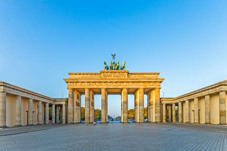 Brandenburg Gate (Brandenburger Tor) in Berlin early morning without touristsのeditorial素材