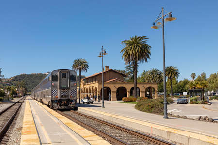 SANTA BARBARA, USA - MAR 16, 2019: the pacific surfliner train enters the station at Santa Barbara. The surfliner serves the Route San Diego to San Luis Obispo.のeditorial素材