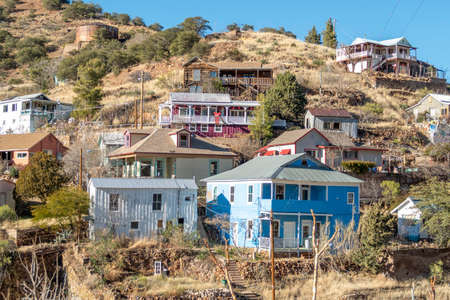 Bisbee, USA - December 29, 2019: Buildings in the hills on a clear day at the edge of Bisbee, Arizona.のeditorial素材