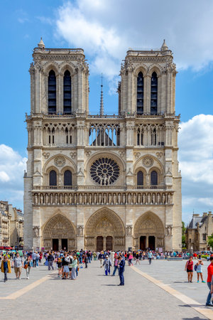 Paris, France - June 9, 2015: people visit the cathedral notre dame in Paris on a sunny summer day.のeditorial素材