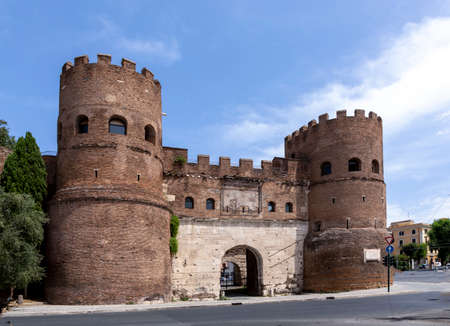 The Porta Asinaria, a gate in the Aurelian Walls of Rome, Italy. It was a simple gate, but Honorius added two semi-cylindrical towers to increase its resistance to the probable attacks of enemiesのeditorial素材