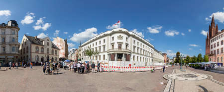 Wiesbaden, Germany - September 4, 2021: people visiting the Schlossplatz - castle square - in Wiesbaden, the historic square with the Parliament and town hall.のeditorial素材