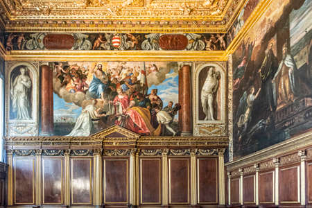 Venice, Italy - July 7, 2021: The chamber of the great council at the Doge Palace with tourist. Ceiling detail.のeditorial素材
