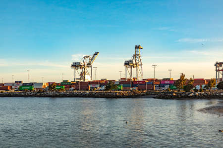 Oakland, USA - May 19, 2022: Oakland harbor with container cranes in early morning light. Oakland serves as harbor for San Francisco.のeditorial素材