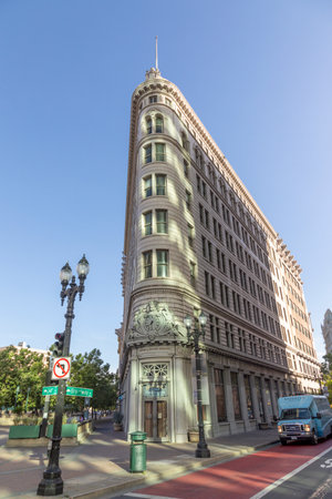Oakland, USA - May 19, 2022: old historic flatiron building called Lionel Wilson in Oakland.のeditorial素材