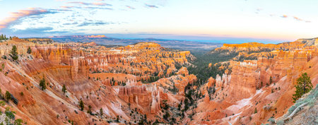 scenic view to the hoodoos in the Bryce Canyon National Park, Utah, USAの写真素材
