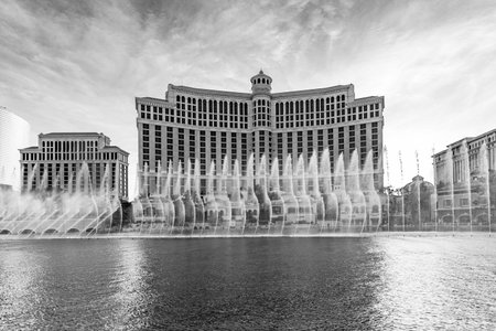 Las Vegas, Nevada, USA - June 26, 2022: The Fountains of Bellagio at night. This feature performs choreography with water, music and light in front of the Bellagio hotel and casino.のeditorial素材