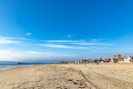 Manhattan Beach, USA - March 4, 2019: scenic beach houses at the promenade of Manhattan beach, USA near Los Angeles.のeditorial素材