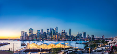 Skyline of New York, seen from Brooklyn, by night, USAの写真素材