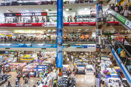 Bangkok, Thailand - December 22, 2009: inside the Pantip Plaza, the bigges electronic and software shopping complex in Thailand to get some bargain in Bangkok, Thailand.のeditorial素材