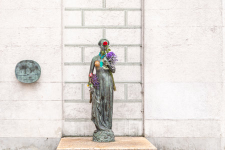 Munich, Germany - November 17, 2024: Juliet statue. The bronze statue of Shakespeare's heroine from Romeo and Juliet was a gift from the city of Verona in 1974のeditorial素材