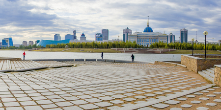 The Yesil River in autumn in Astana city.のeditorial素材