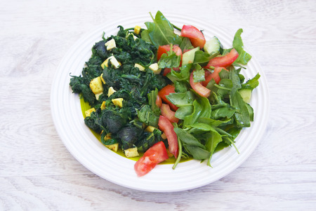 palak paneer food and fresh green salad