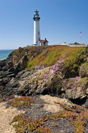Pigeon Point Light Station is a lighthouse built in 1871 to guide ships on the Pacific coast of California. It is one of the tallest lighthouses in the United States. It is still an active Coast Guard aid to navigation. Pigeon Point Light Station is locatの写真素材