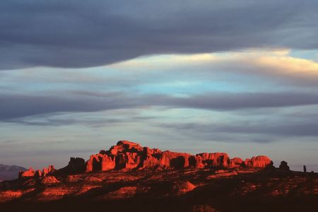 Arches National Park preserves over 2,000 natural sandstone arches, including the world-famous Delicate Arch, in addition to a variety of unique geological resources and formations.の写真素材