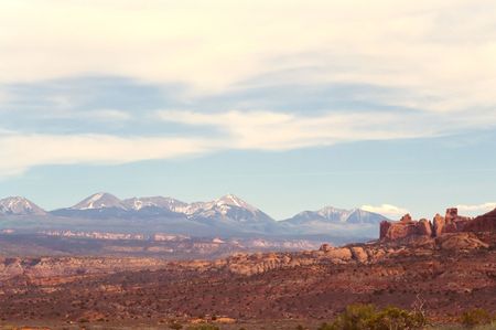 Arches National Park preserves over 2,000 natural sandstone arches, including the world-famous Delicate Arch, in addition to a variety of unique geological resources and formations.の写真素材